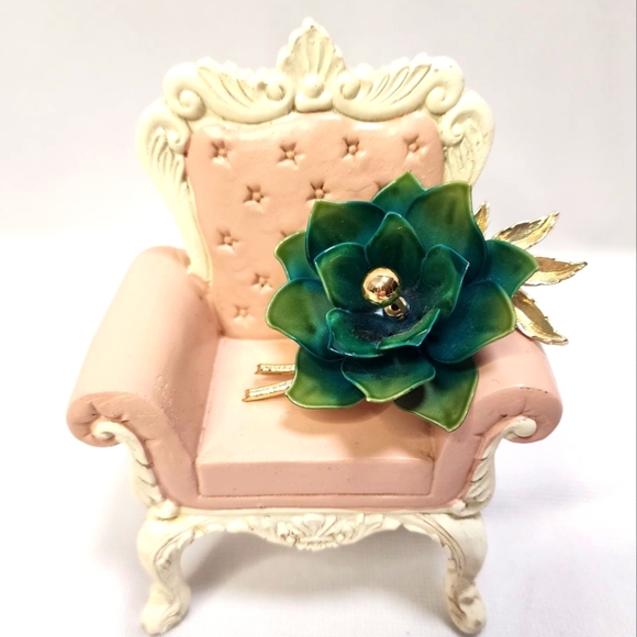 Vintage Coro Green Blue And Yellow Floral Brooch with Gold Stem Cener And Leaves - Picture 2 of 9